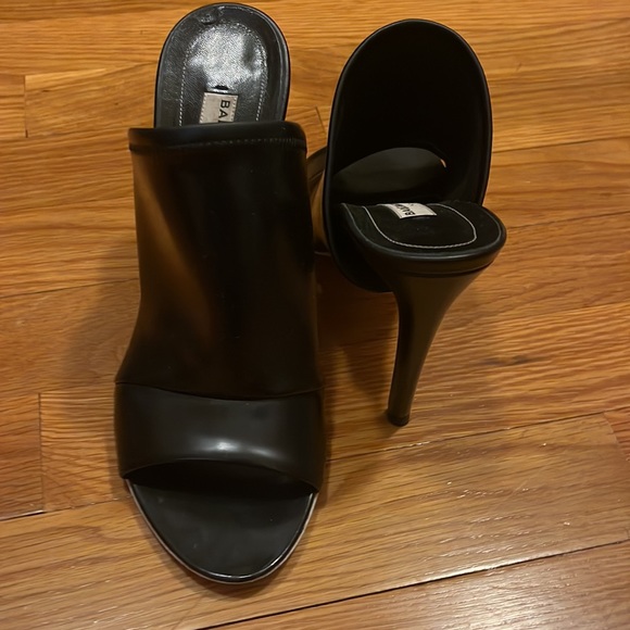 authentic excellent condition. black leather, neoprene panel open-toe style. - Picture 3 of 7